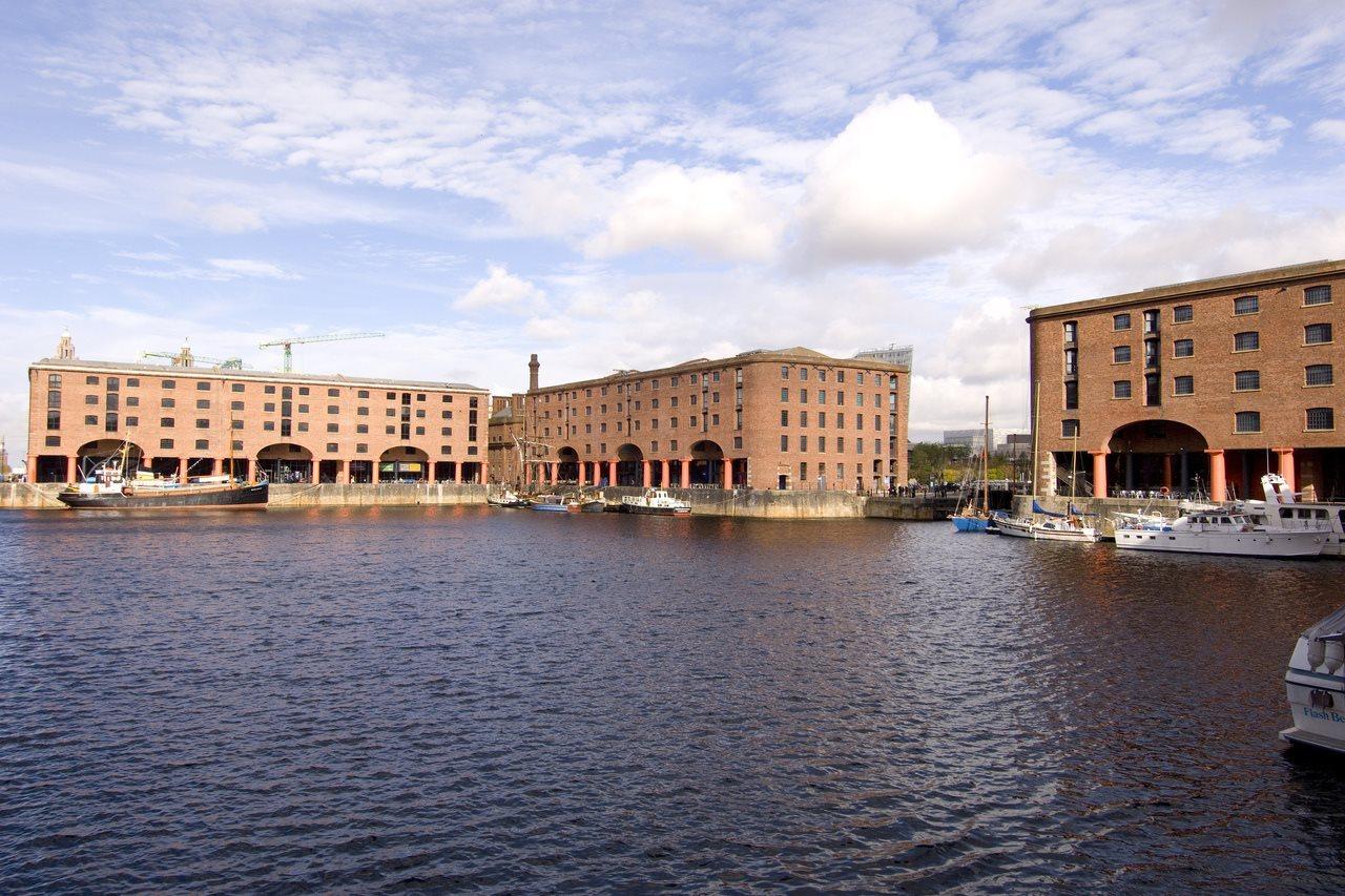 Premier Inn Liverpool Albert Dock Exterior photo