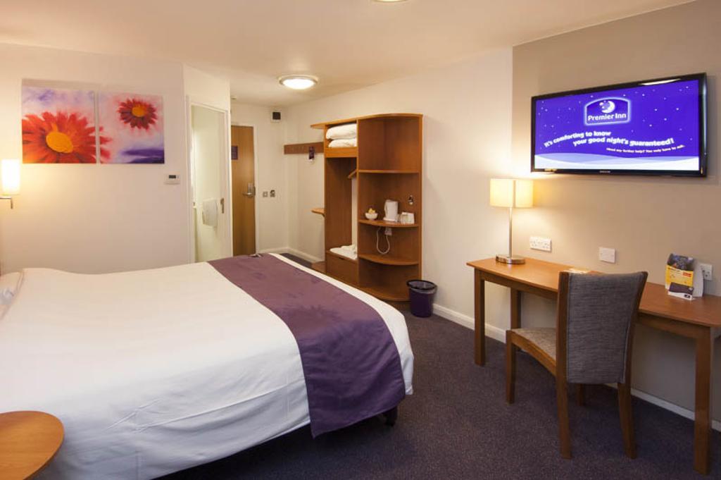 Premier Inn Liverpool Albert Dock Exterior photo